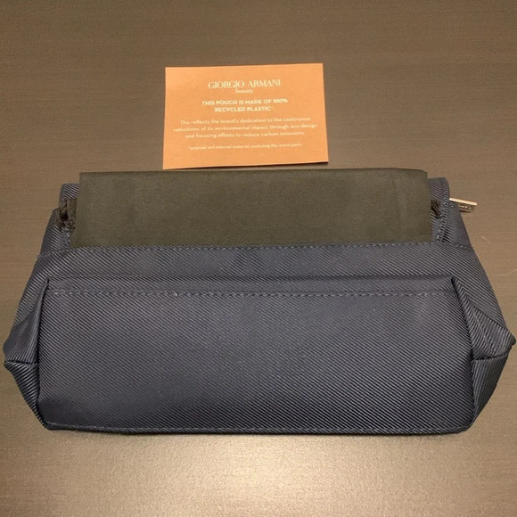 GIORGIO ARMANI NWOT Hanging Toiletry Travel Bag with Dust Bag - Picture 5 of 9